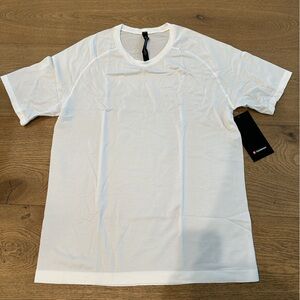 Men’s White Lulu Lemon Metal Tech workout shirt
